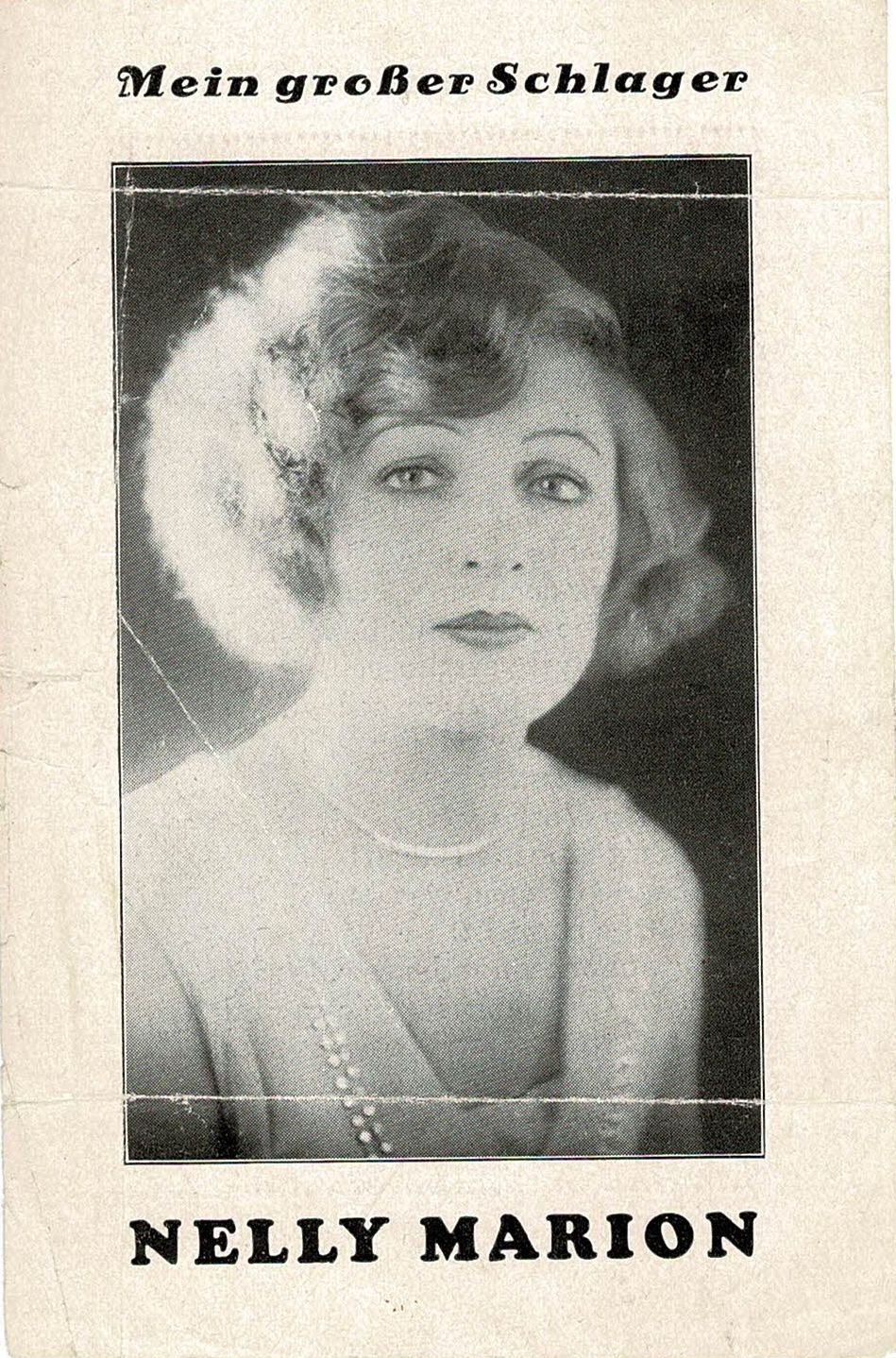 Werbezettel Der Soldat hat einen Säbel Foto Nelly Marion