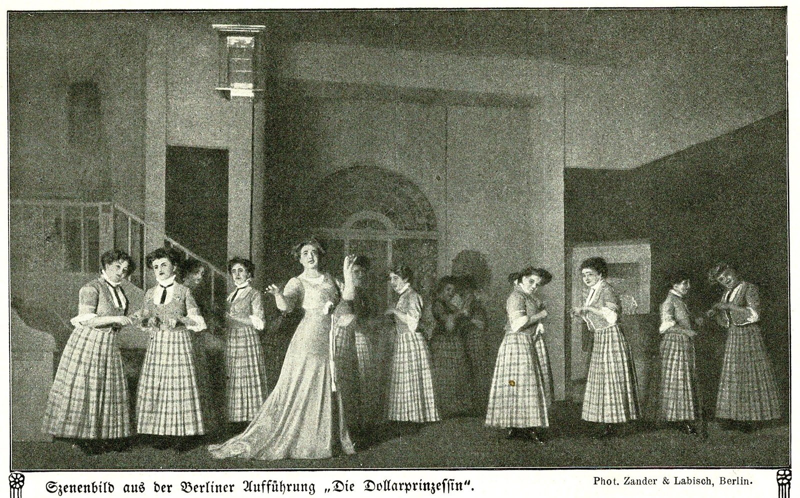 Die Dollarprinzessin, Szenenbild, Foto aus "Musik fürr Alle", Heft 4, 1908 1908 Musik fuer Alle Heft 4 71 Szenenbild